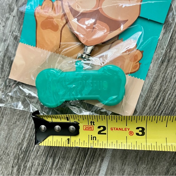 Ruff ‘N Ruffus Collapsable Food Water Bowl with Clip and Light Up Collar Charm - Picture 4 of 4